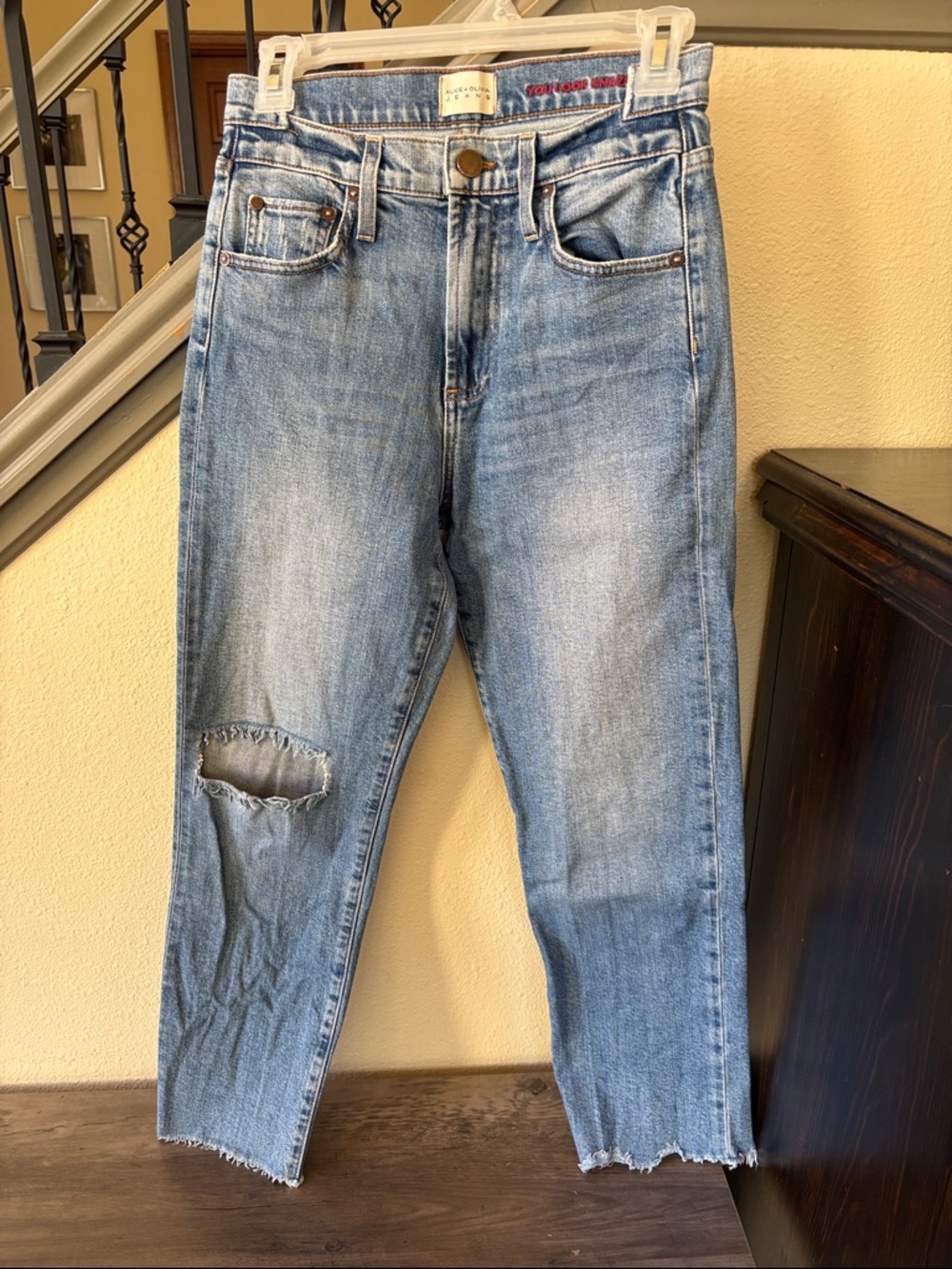 Alice + Olivia Light Blue Distressed Raw Hem Denim Jeans Size 25
